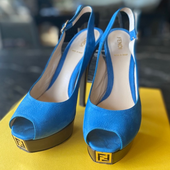 HOT!🔥 Fendi Spuntata Peep Toe Platform Heels - Picture 1 of 8